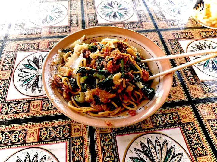 Bakmie Anglo Pak Trisno: Aroma Legenda di Jantung Cilacap